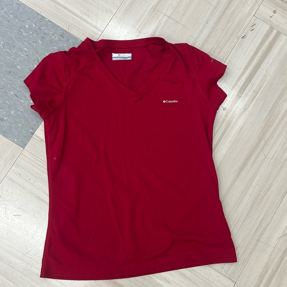 Columbia small Women’s running tee.